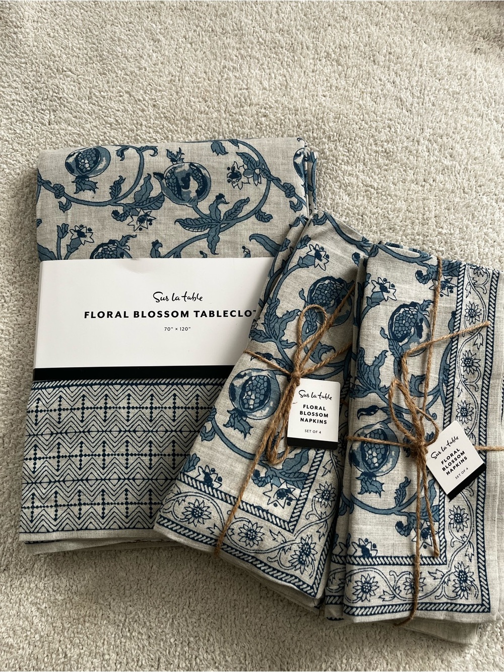 Sur La Table Blue Floral Blossom Tablecloth & Napkin Set -  8